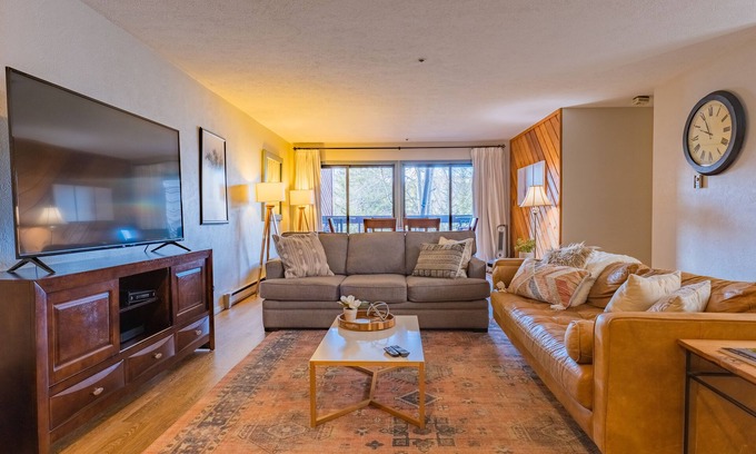 Historic District Condo | Perfect location in heart of Breck, base of peak 9, walking distance to Main St