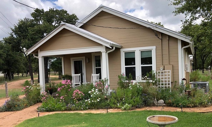 Fredericksburg House | Perfect Location 3 miles fr Main St with Wildlife, Hot Tub and 2 King Bed/Baths