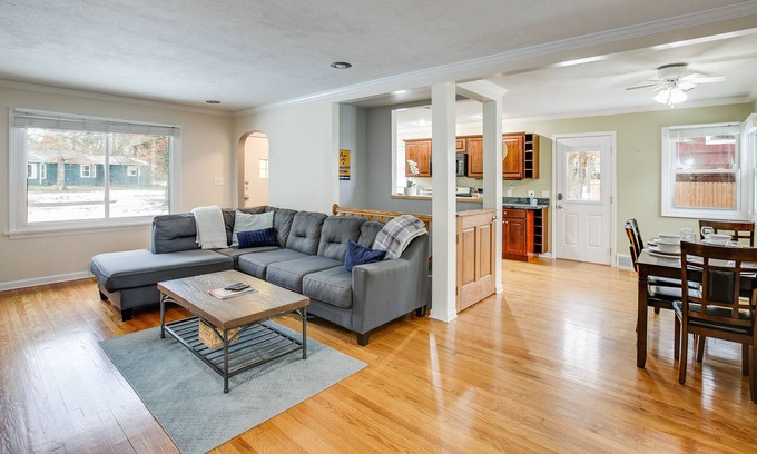 Wooded Estates House | Perfect Notre Dame Weekend Space <> Walk to Campus