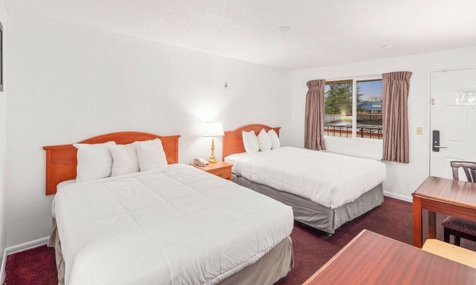 Renton Hotel | Perfect Stay for Families w/Nearby Parks and Attractions to Explore