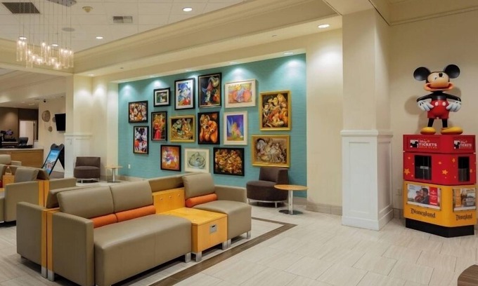 Anaheim Resort Hotel | Perfect Vacation in a Family Suite with Queen Bed and Bunk Bed! Outdoor Pool