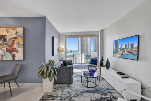 Hallandale Beach House | Perfect Vacation Large Condo Breathtaking Views