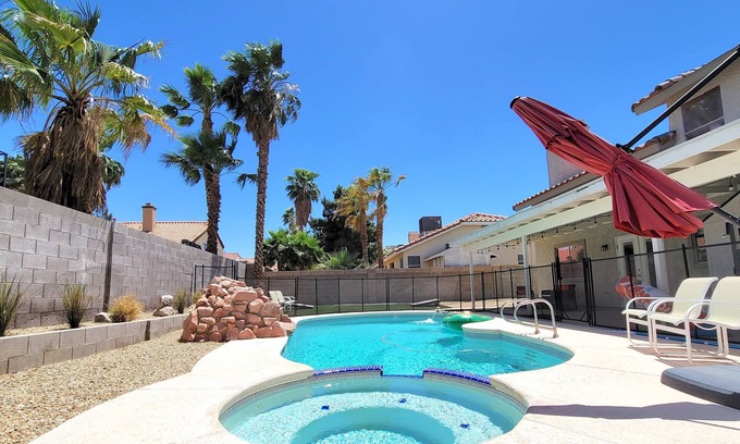 Green Valley House | Perfect Vegas Oasis with Gorgeous Yard/Spa and Pool, Remote Working & Vacation