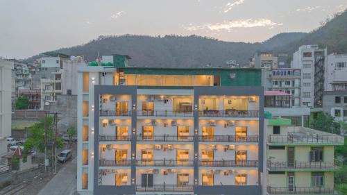 Tapovan Hotel | Perfectstayz Value Alpine Near Laxman Jhula