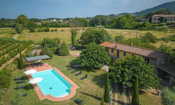 SantʼAndrea di Compito Villa | Pescheto - private pool villa, aircon, WiFi, Lucca