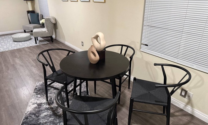 Lamanda Park House | Pet Friendly 2-bedroom house near Caltech, PCC