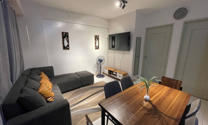 Poblacion District Condo | Pet Friendly 2BR Condo with PS4 near Abreeza Mall