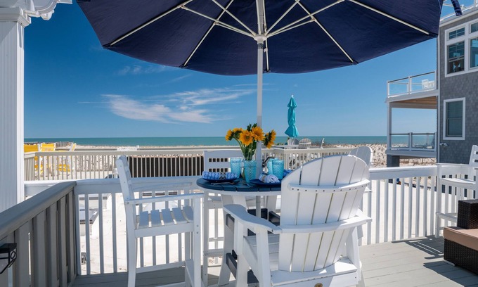 South Beach Haven Condo | PET Friendly 2BR OCEANFRONT Building Perfect for Couple or Small Family