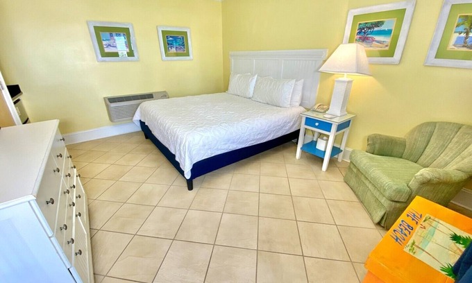 Atlantic Beach Hotel | Pet-friendly, 3 Blocks to Beach, Centrally Located! Unit 114
