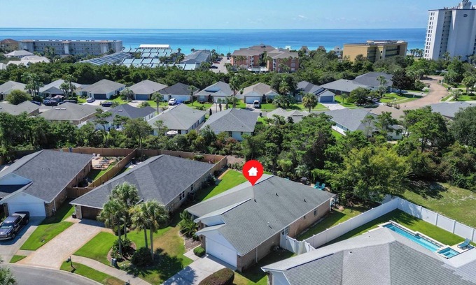 Miramar Beach House | Pet-Friendly 5BR, Private Pool & Beach + Free Tix: Golf, Parasailing & More!