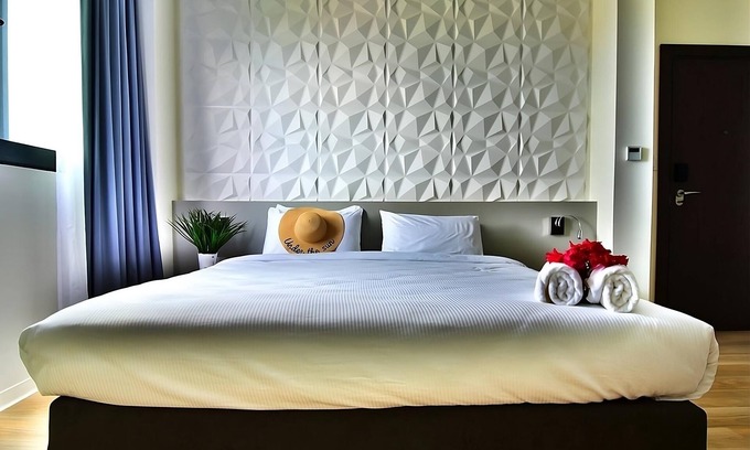 Maho Hotel | Pet-friendly Accommodation w/FREE Parking! Near Princess Juliana Airport!