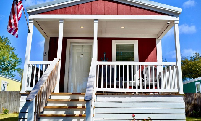 Navarre Cottage | Pet friendly, affordable vacation rentals