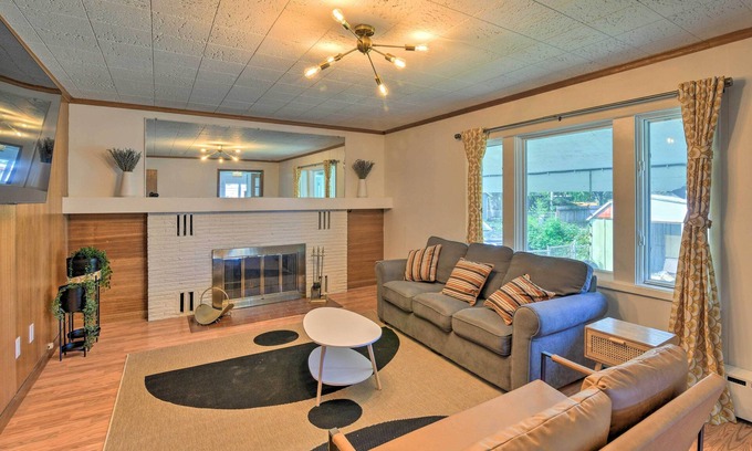 Downtown Anchorage Cottage | Pet-friendly Anchorage Gem: Walkable Location