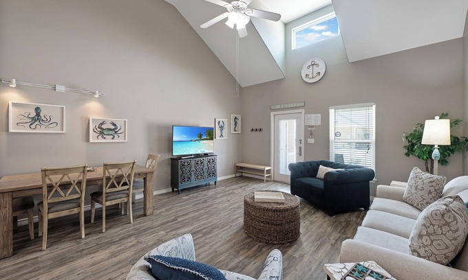 Corpus Christi House | Pet-Friendly Beachside Escape with Plenty of Coastal Charm