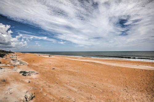 Silk Oaks House | Pet-Friendly Beach House with Deck Walk to Beach!
