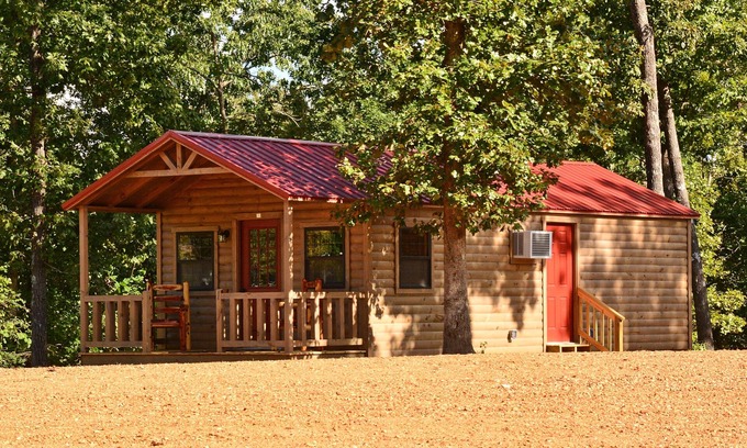 Buchanan House | PET FRIENDLY 🐾 Cabin#5 Swan Bay Cabins & RV Park, Paris Tn, Kentucky Lake