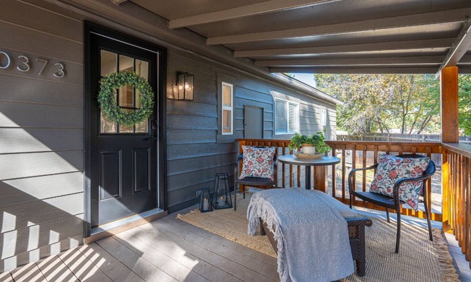 Deschutes River Woods House | Pet friendly close in on 1 Acre, 3-bedroom house with A/C in Bend + RV Hook up