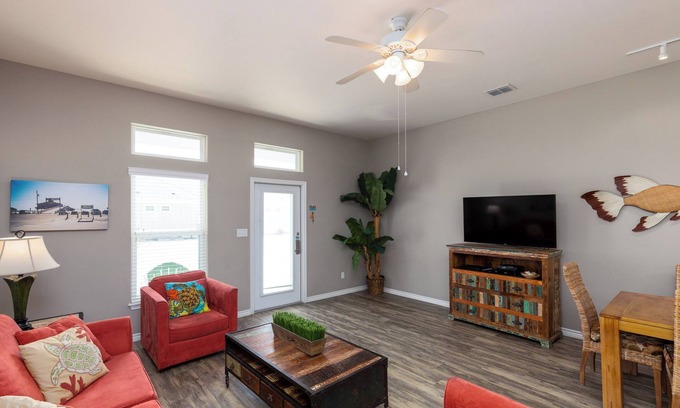 Corpus Christi House | Pet-Friendly Coastal Escape with Two Heated Pools & Close to the Beach