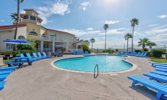 Corpus Christi Condo | Pet-Friendly, Condo w/Hot Tub, Pool, Private Pond, & Close to the Beach