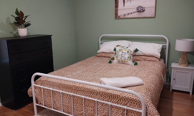 Corio House | Pet-Friendly Corio Escape: Spirit of Tasmania, Beach & Airport Access Close by