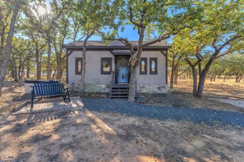 Fredericksburg House | Pet Friendly Cottage w/Hot-Tub 10-Mins to Downtown