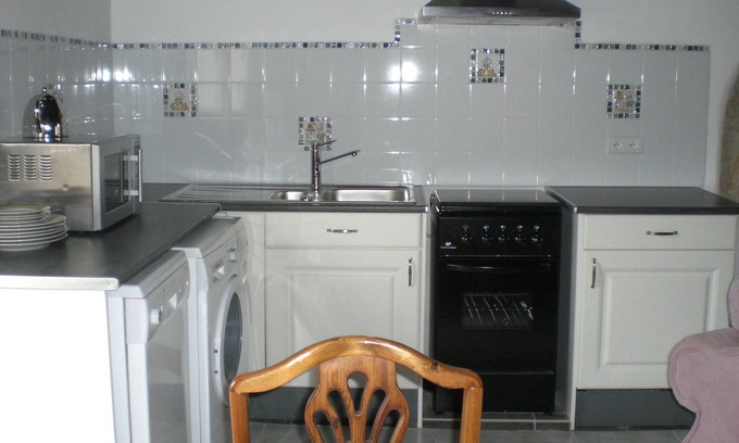 Benest Cottage | Pet-friendly Countryside Cottage. Riverside walks. Utilities & firewood included