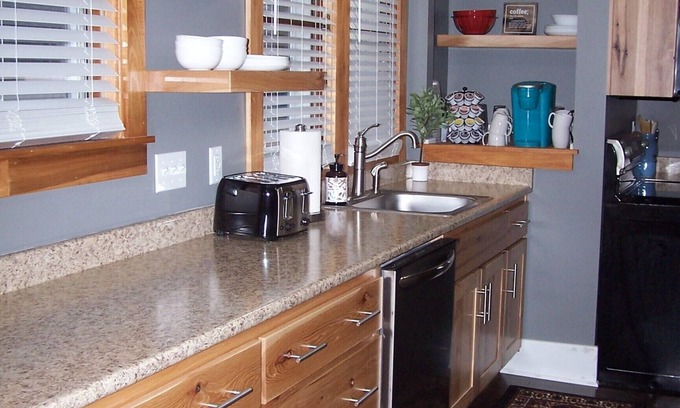 Garrett House | Pet Friendly cute, clean home close to Fort Wayne and major highways