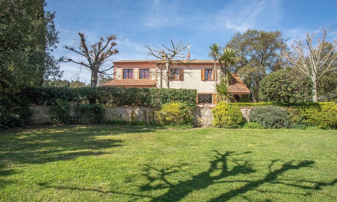 Roccastrada Villa | Pet-Friendly Finca Etrusco with Mountain View, Pool, Garden & Wi-Fi