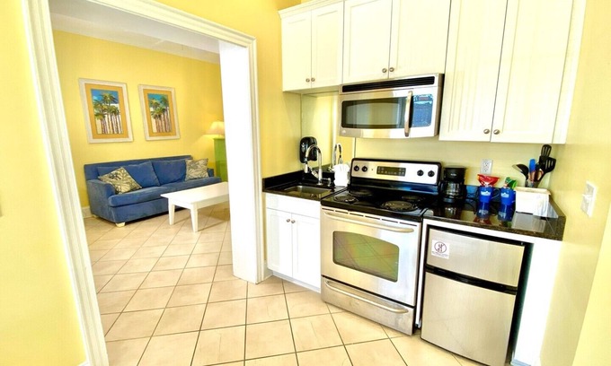 Atlantic Beach Hotel | Pet-friendly - Full Kitchen - 3 Blocks to Beach! Unit 501