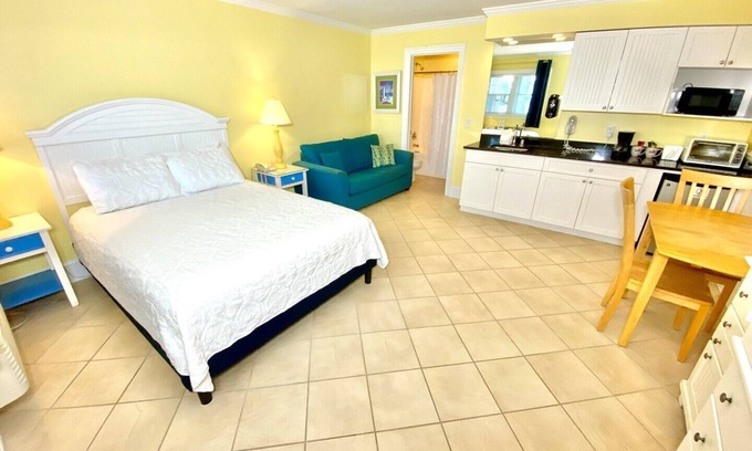 Atlantic Beach Hotel | Pet-friendly, Hidden Gem - 3 Blocks to Beach! Unit 109