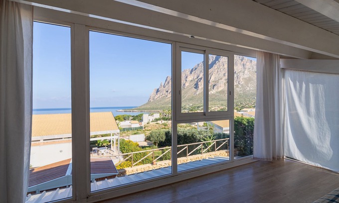 Custonaci House | Pet-Friendly Holiday Home "Villa Alyssa" with Sea View & Garden