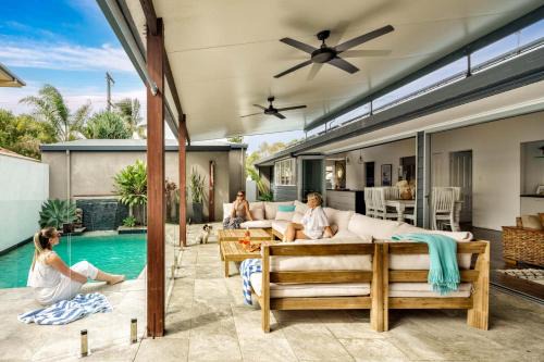 Bokarina House | Pet Friendly House Opposite Bokarina Beach