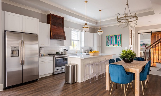 Mid-City House | Pet-Friendly Mid-City beauty near streetcar line!