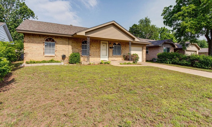 Midwest City Cottage | Pet-friendly Midwest City Home, 10 Mi to Dtwn Okc!