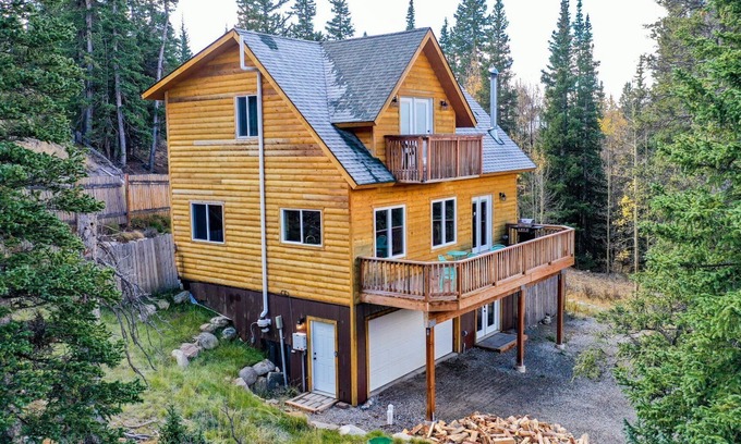 Alma Cabin | Pet Friendly, Mountain Views, Near Fishing, Skiing and Hiking - Con Alma