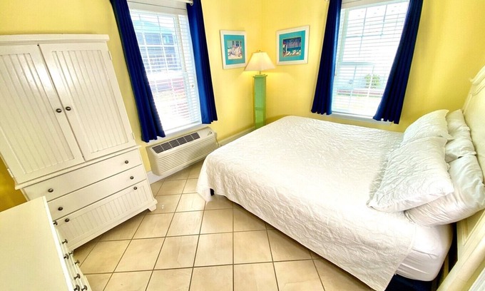 Atlantic Beach Hotel | Pet-friendly, Pool, 3 Blocks to Beach! Unit 503