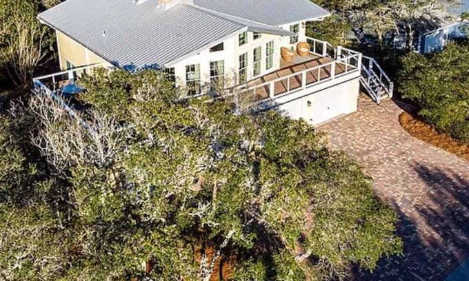 Dune Allen Beach Cottage | Pet Friendly | Quiet Street | Short Walk to Beach