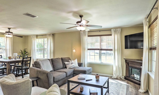 Circle D-KC Estates House | Pet-Friendly Retreat < 5 Mi to Bastrop Lake!