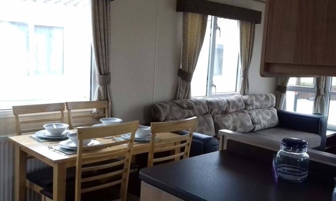 Flamborough Cabin | Pet friendly Sea view static at Thornwick bay