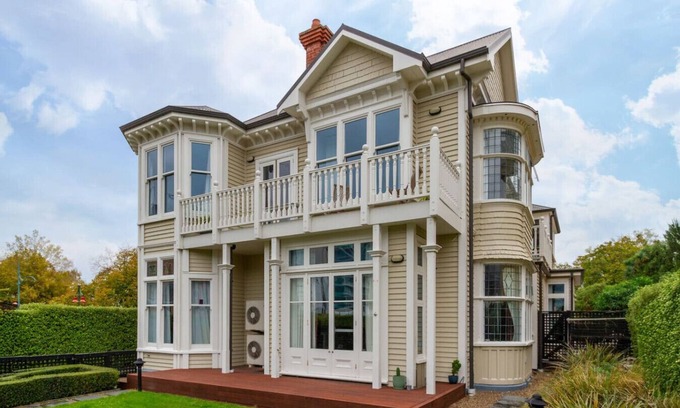 Christchurch City Centre House | Pet Friendly single level Heritage style home