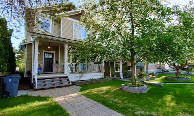 Prince George House | Pet-friendly, Spacious & Comfortable 4bedroom home— Stay in the heart of P.G.