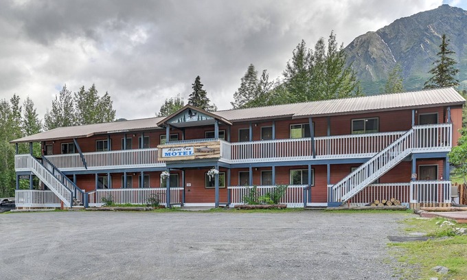 Cooper Landing Apartment | Pet-Friendly Studio ~ 5 Mi to Russian River Falls!