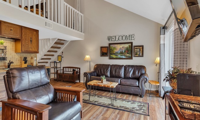 Table Rock Condo | Pet Friendly! Tuscany on-Taneycomo- 2 bed/2 bath condo on Lake Taneycomo
