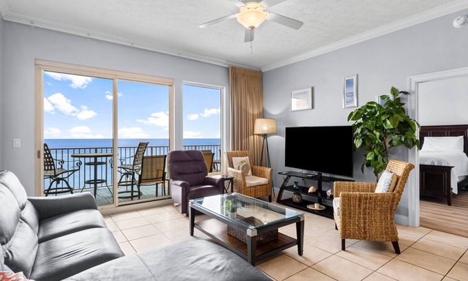 Lower Grand Lagoon Condo | 🐶Pet Friendly-GULF Front-Beachside Pool-Parking-Treasure Island 511🌴