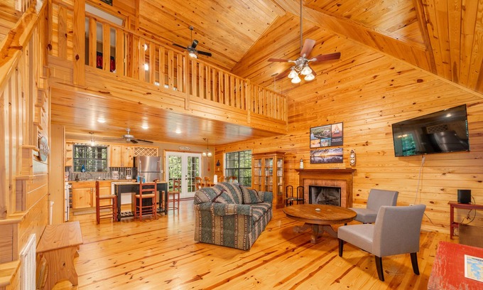 Bonnerdale Cabin | Pet Friendly - Wooded Cabin - Hot Tub - Fireplace