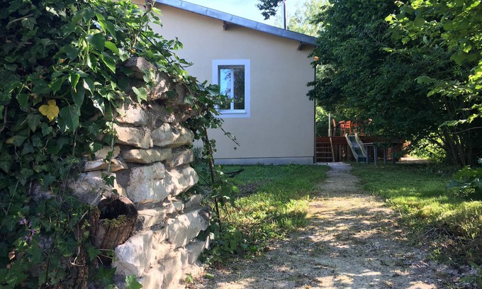 Burey-en-Vaux Apartment | Petit Gîte Cosy en Bord de Ruisseau, Bain Nordique Privé!