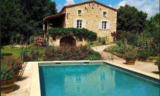 Puy-l'Eveque House | Petit Vue Vert - One Bedroom Gite with heated pool on edge of medieval village