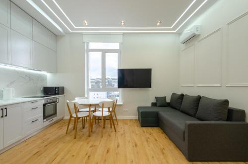Kyiv Apartment | Petrovdom Apartments 5-46 in RC Zhemchuzhyna 38, Zhylianska 68