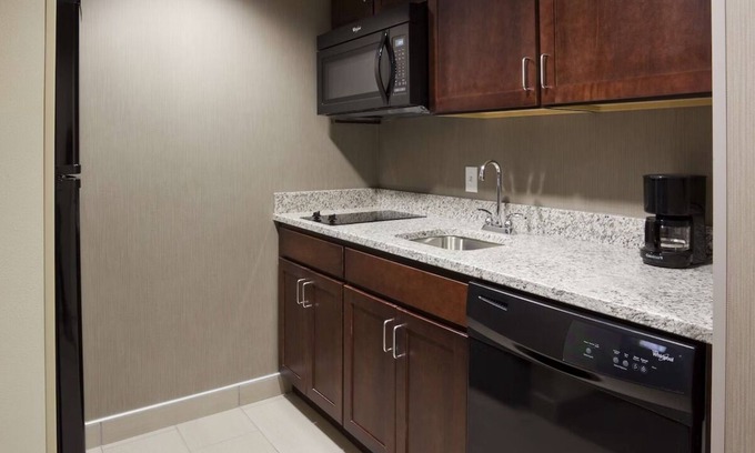 Kutzky Park House | Pets are Allowed Here! 4 Relaxing Units, Free Hot Breakfast!