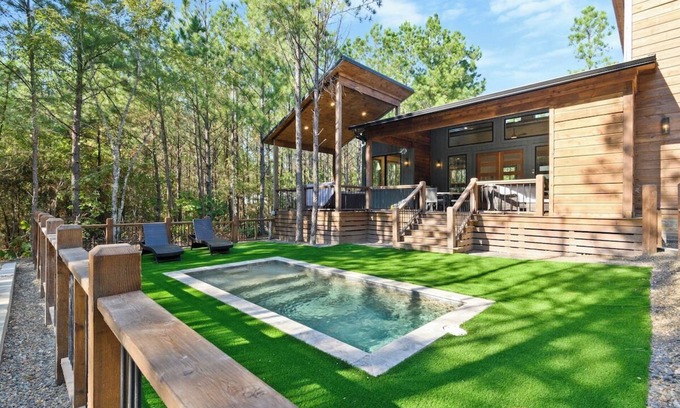 Pickens Cabin | Pets | Heated Pool | Fire Pit | Hot Tub